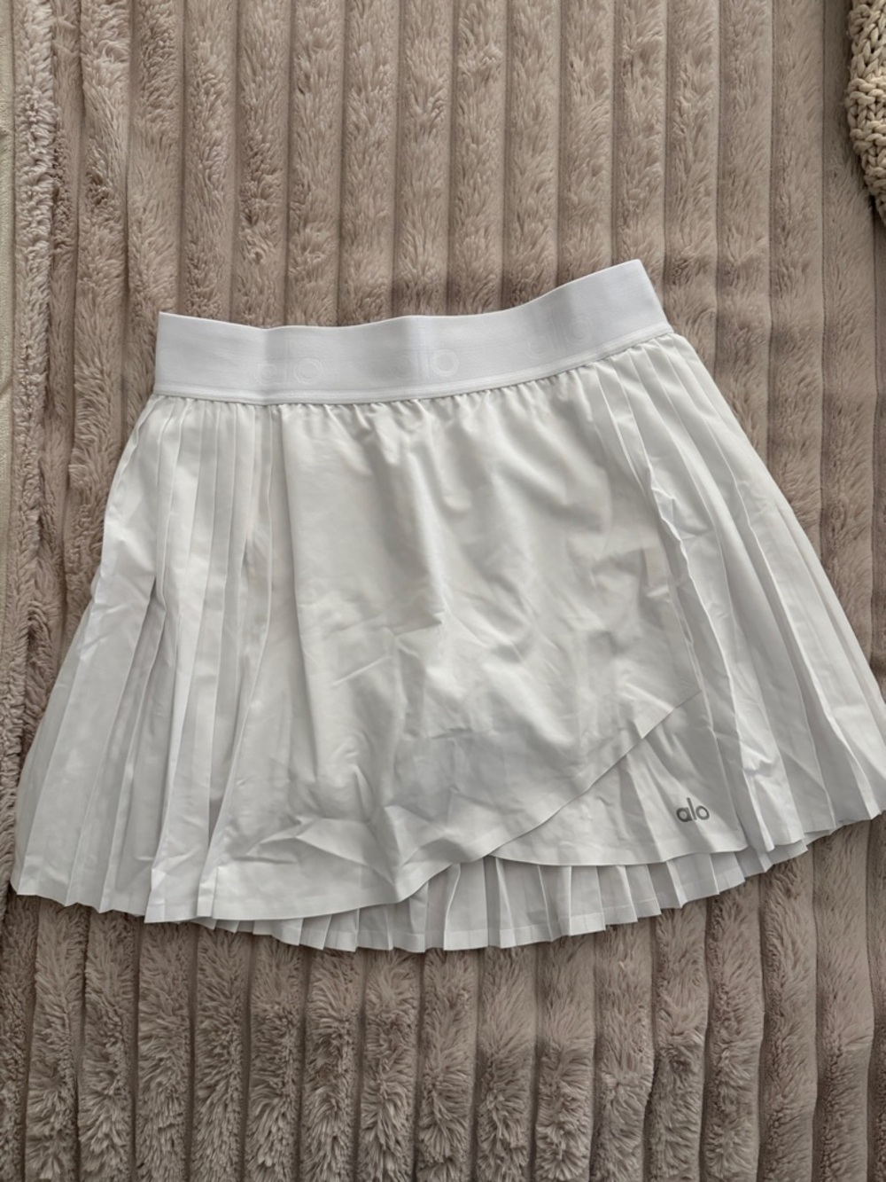 ALO Yoga White Pleated Athletic Skirt with Built-In Short